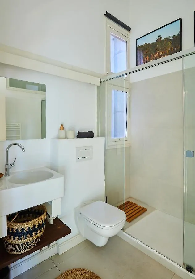 Sapo - Two Bedroom In The Heart Of Barcelona Apartment