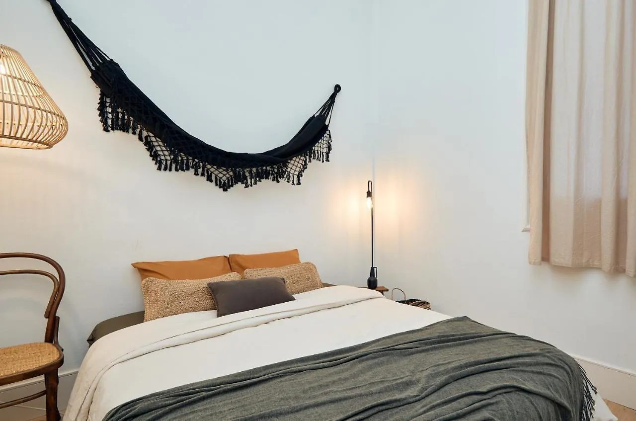 Sapo - Two Bedroom In The Heart Of Barcelona contacts