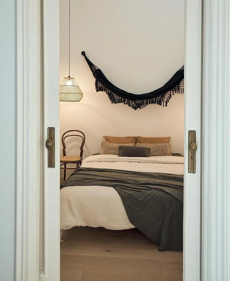 Sapo - Two Bedroom In The Heart Of Barcelona Apartment